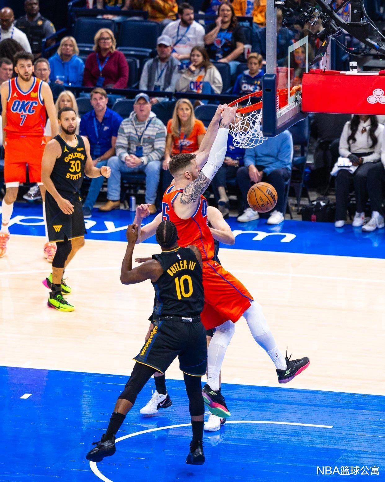 俄克拉荷马雷霆发布备战花絮，国际比赛日遗憾出局，NBA季后赛任务艰巨，赛程密集仍需轮换的简单介绍