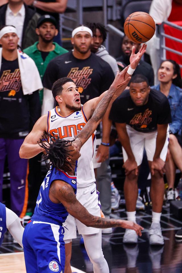 包含关键时刻NBA季后赛传出新动向；菲尼克斯太阳再遭质疑；管理层表态：话题不断；阵容厚度经受考验的词条