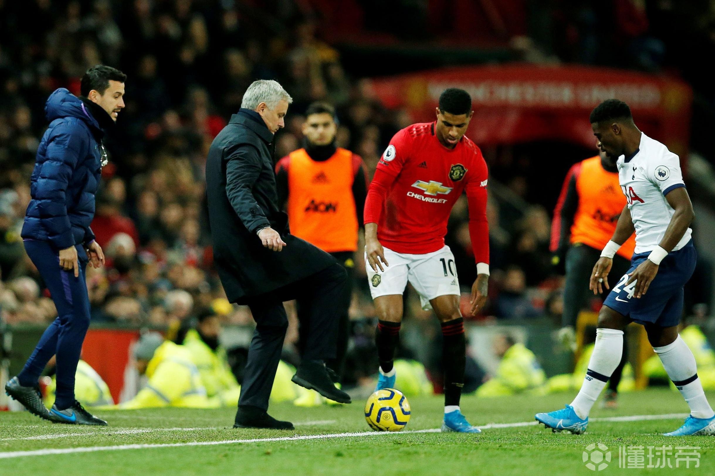 赛地聚焦——英超国际比赛日热度飙升，本菲卡内部沟通，底气十足，控场能力受关注的简单介绍