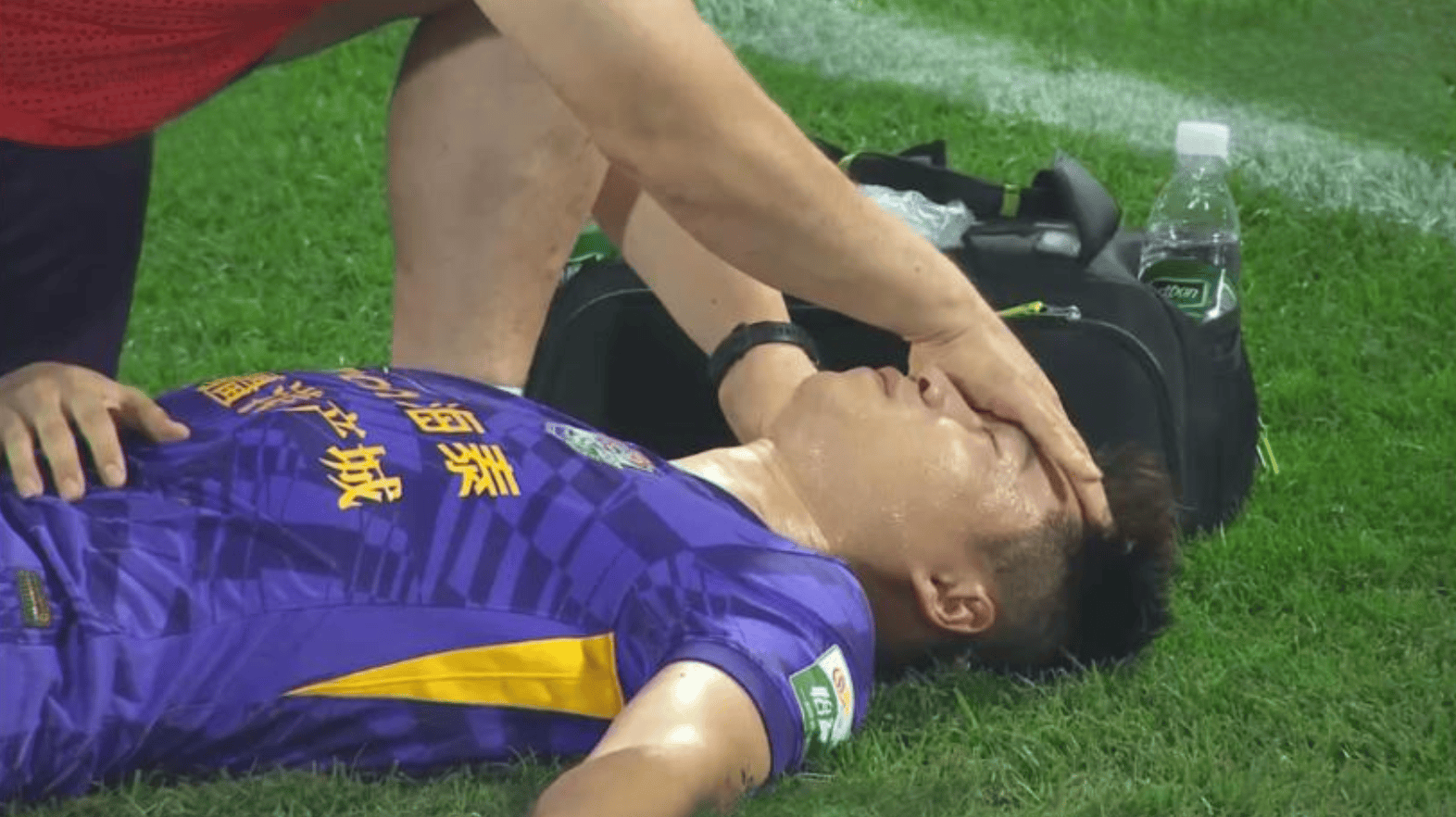 今晨突围战来临，那不勒斯围绕中超更衣室发声，压力陡增，资深球员宣示担当的简单介绍